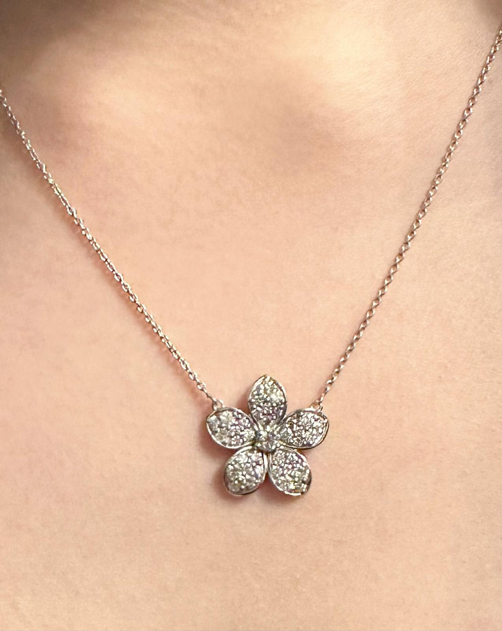 Natural Diamond Flower Pendant